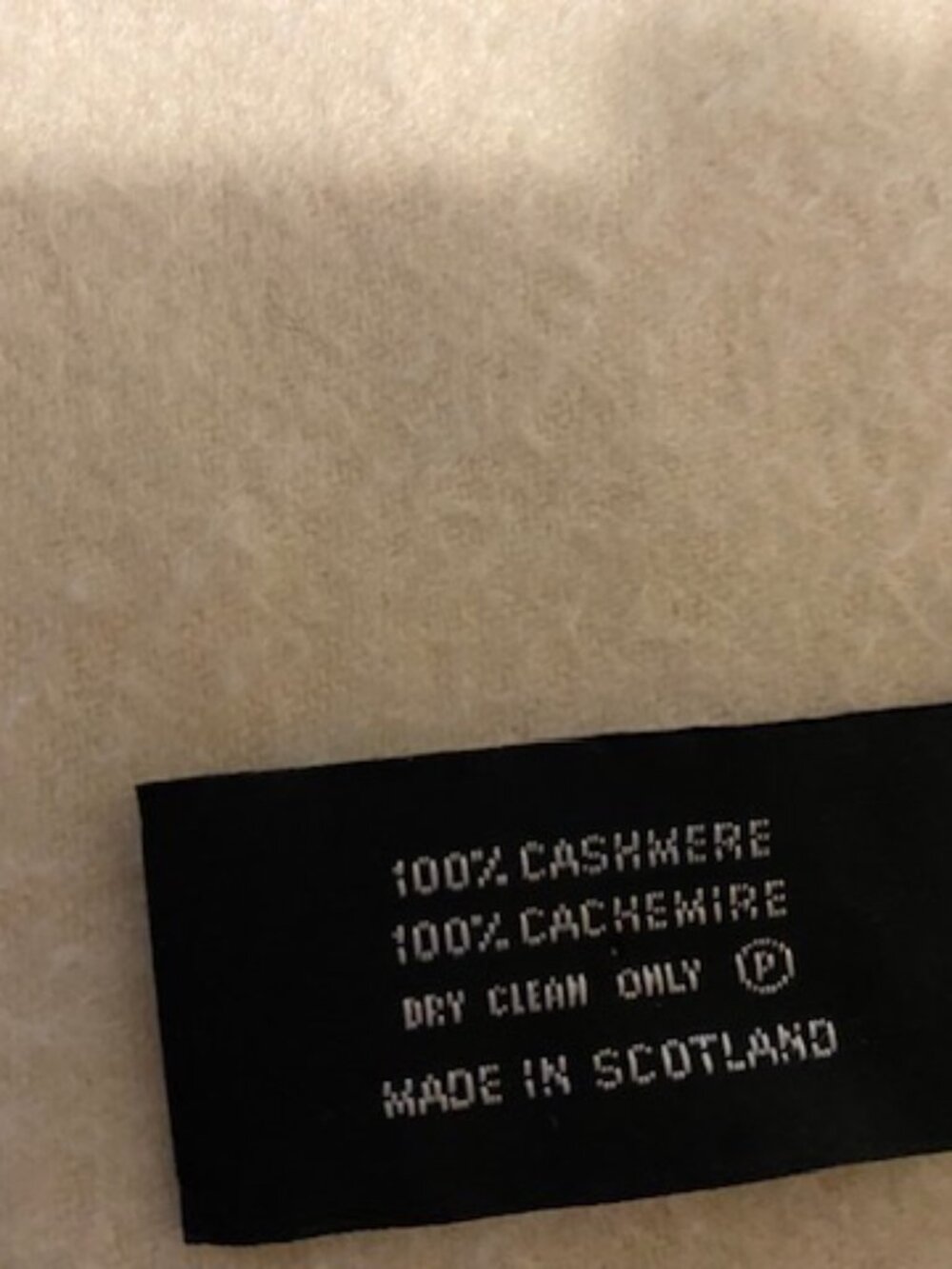 Vintage Hermès Cream Cashmere Shawl – Made in Scotland – Fringe - Picture 5 of 9